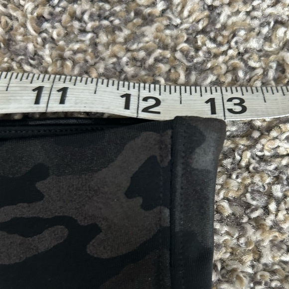 SPANX NWOT camo legging with sheen size medium - Picture 6 of 7
